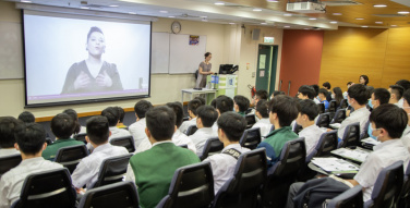 國際學院舉辦英語公開演講訓練工作坊  提升中學生演說自信心