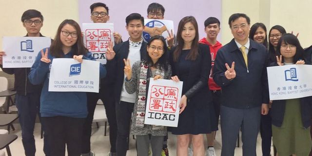 Business students support ICAC’s anti-corruption campaign at Hong Kong Book Fair 