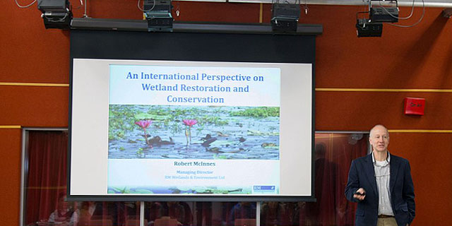 World renowned UK scientist visits CIE to share insights on global wetland conservation and management