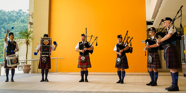 CIE Students experience Scottish culture through highland dancing and bagpipe demonstration
