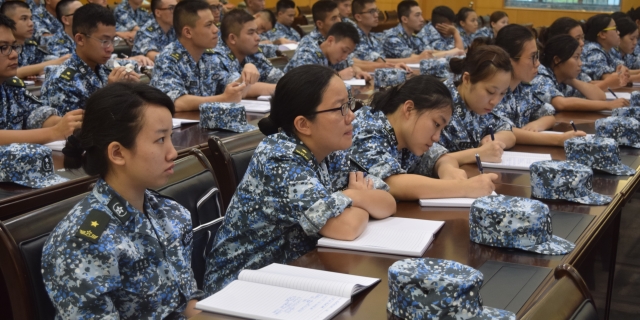 国际学院同学参加香港大学生军事生活体验营
