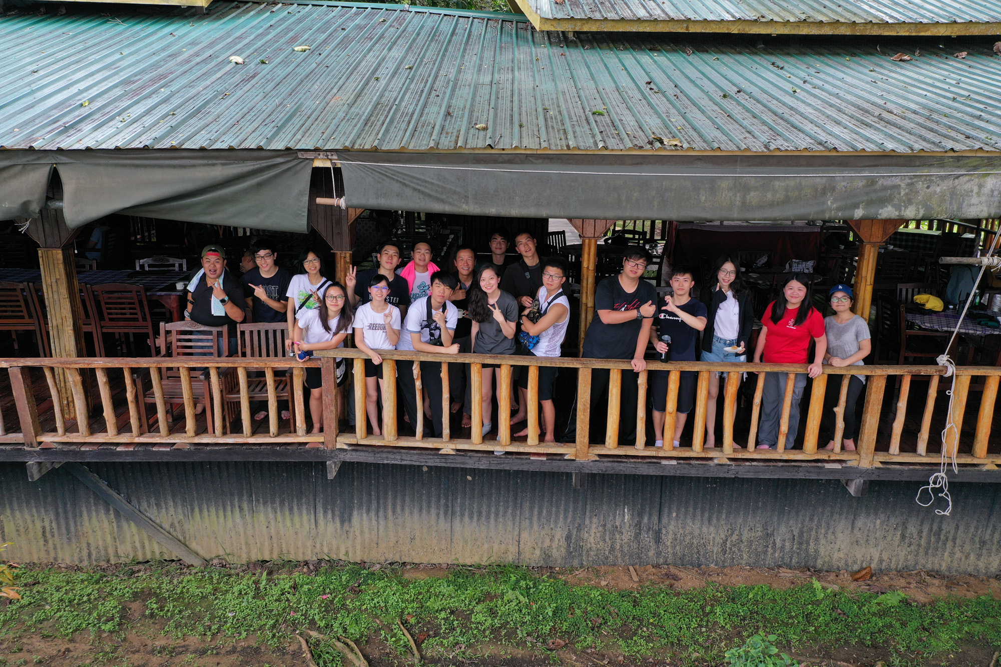 棚屋是婆羅洲當地土著部落的傳統居所，同學有幸拜訪及了解他們的獨有文化。