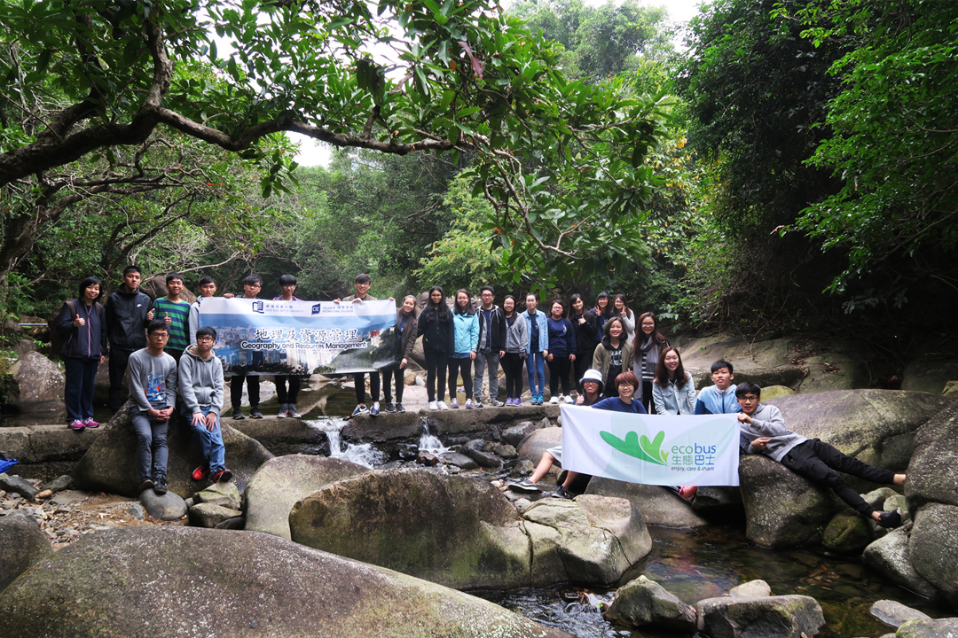 Over 30 GRMG students attended a pre-trip with the Ecobus trainers in Shing Mun River (near Tai Shui Hang).