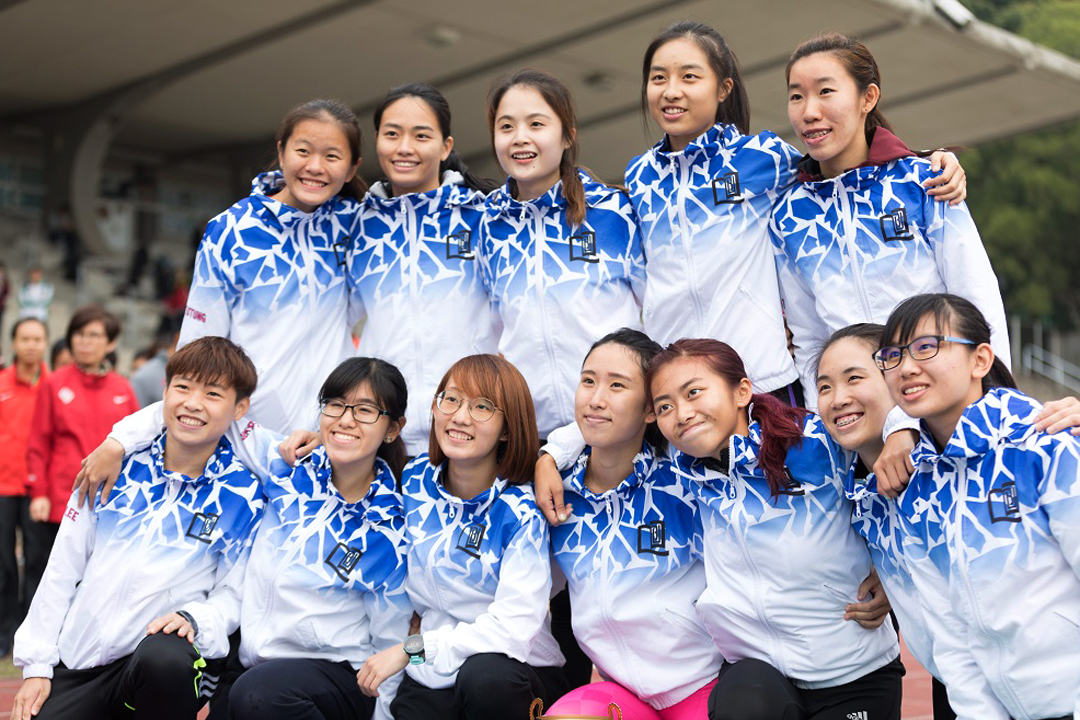 身兼女子队队长的魏天恩（前排右三）珍惜与每一位队员奋斗的时光。