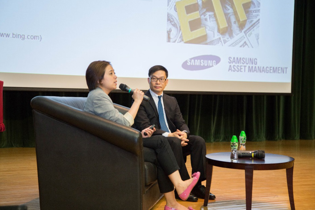 Ms. Joanne Siu and Mr. William Lai shared their investment experience with students.
