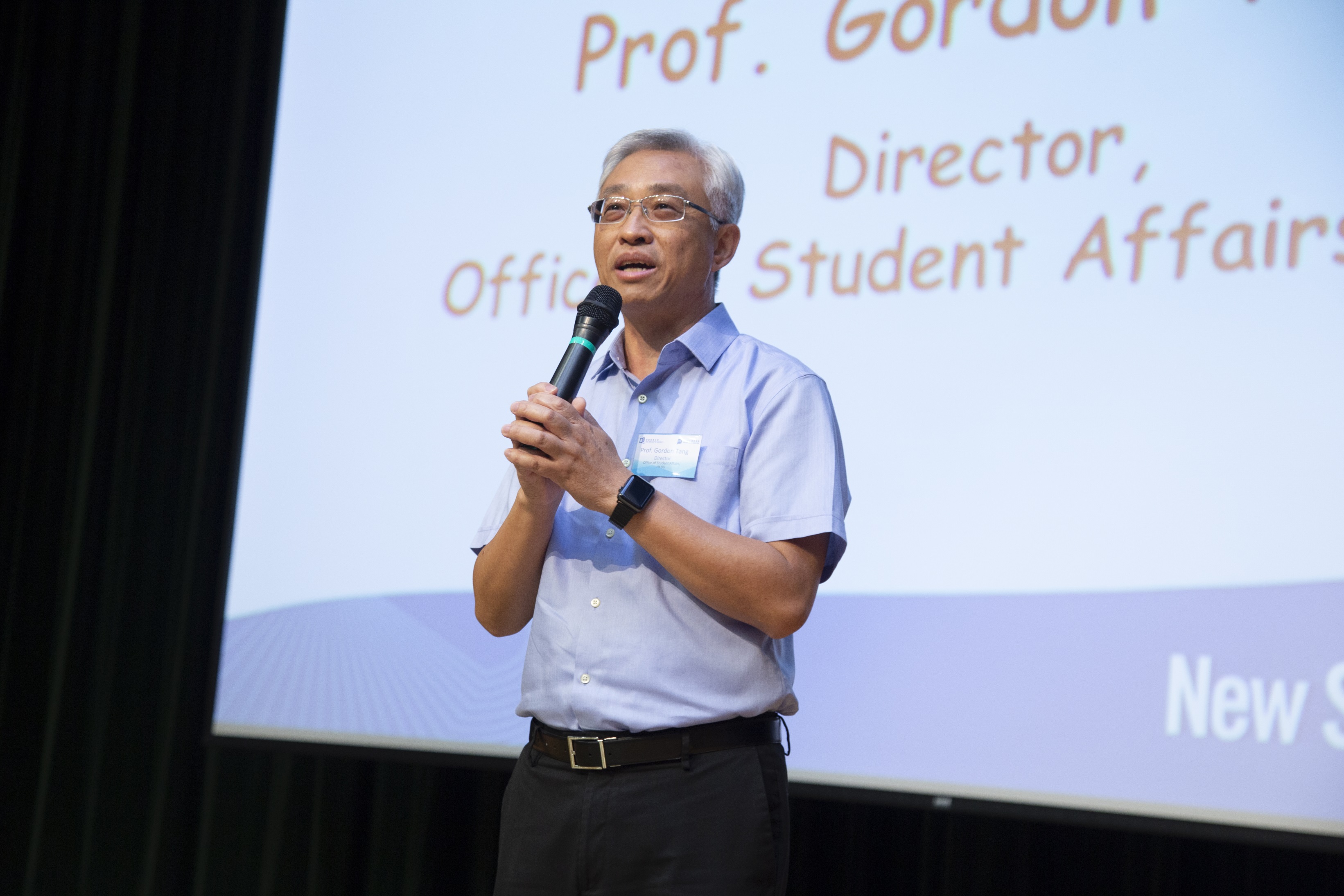 浸大學生事務處總監鄧裕南教授鼓勵新生裝備自己，培養智慧和品格。