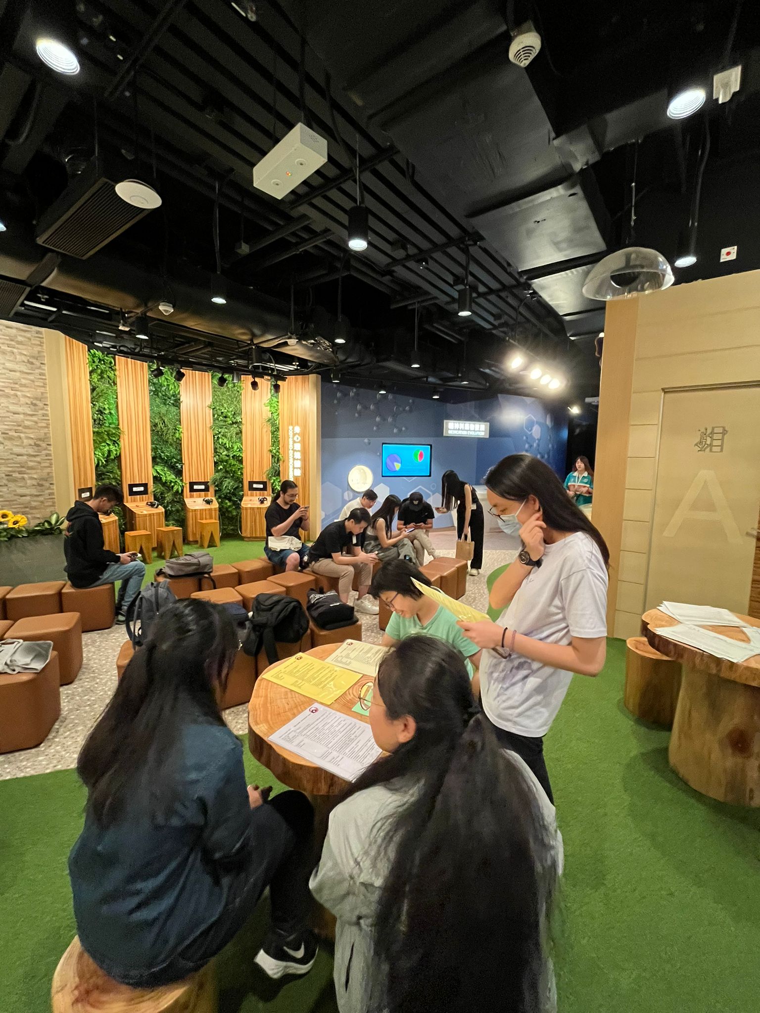 同學參觀青山醫院「精神健康體驗館」，了解精神健康服務的發展。