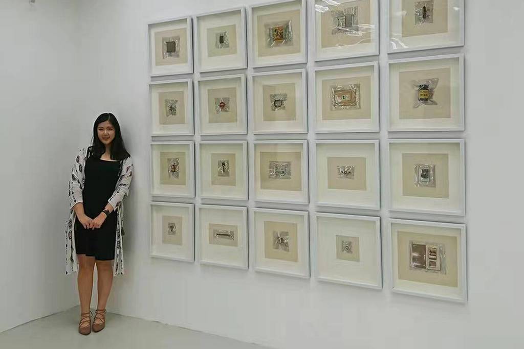 王乙伊同学凭借绘画作品「恋物」荣获视觉艺术院本科毕业展西方绘画新秀奖。