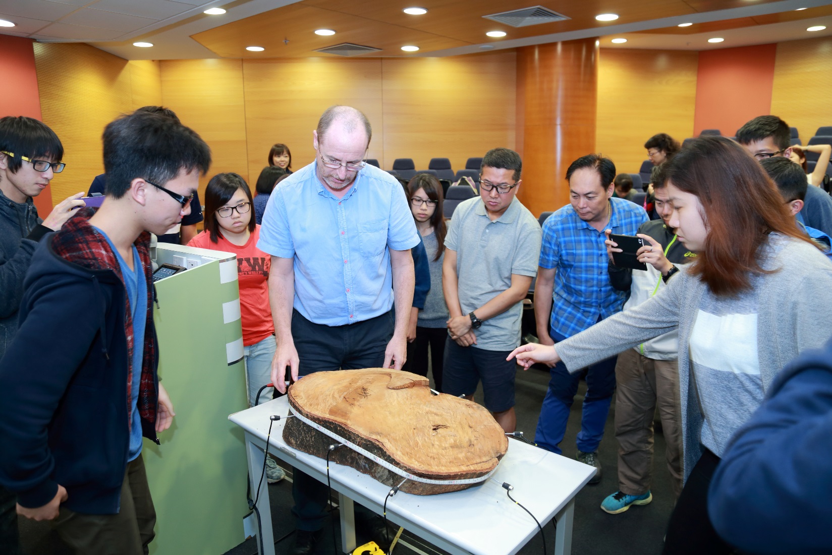 Mr. Anthony D. Pickering, Lecturer of CIE (centre) leading the demonstration on using a Picus Tomograph.
