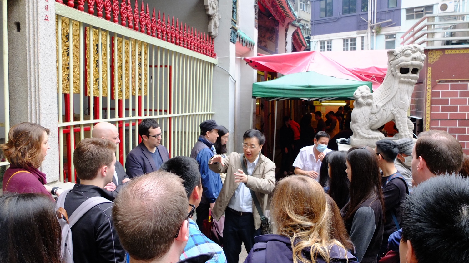 CIE Lecturers led students to tour around various famous places in the Central and Sheung Wan Districts.