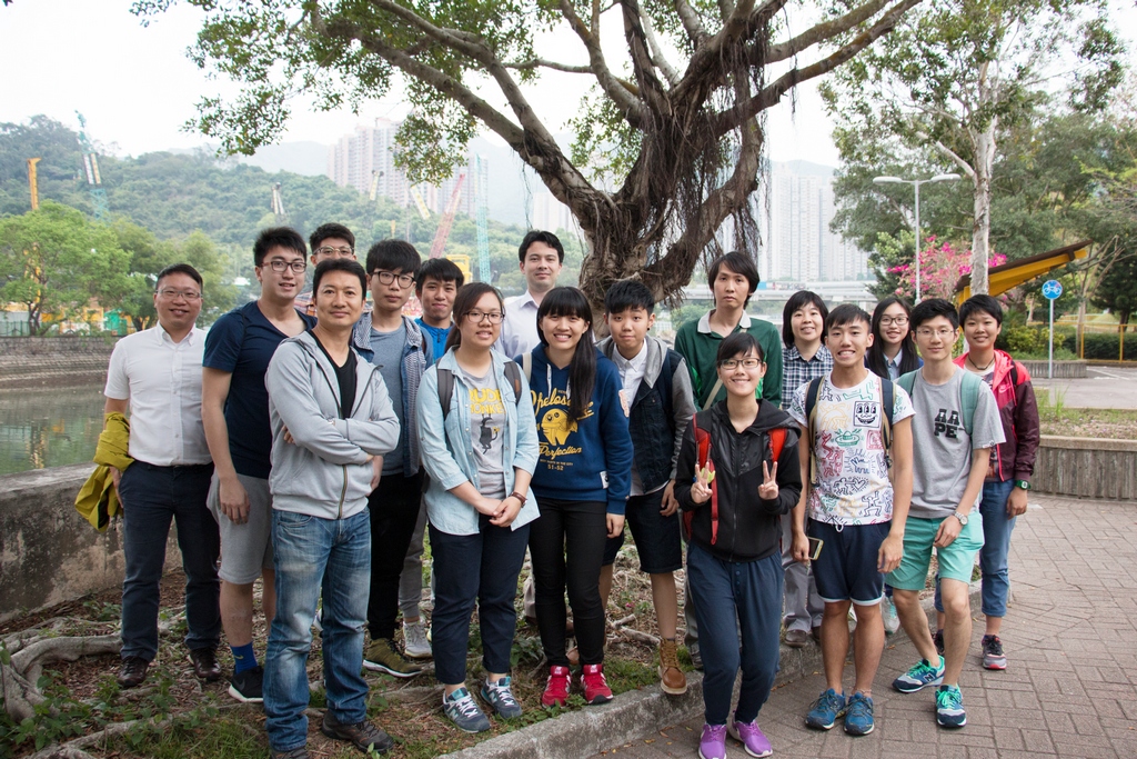 ENCS students learned basic theories and procedures of tree inspection and management in the workshop.