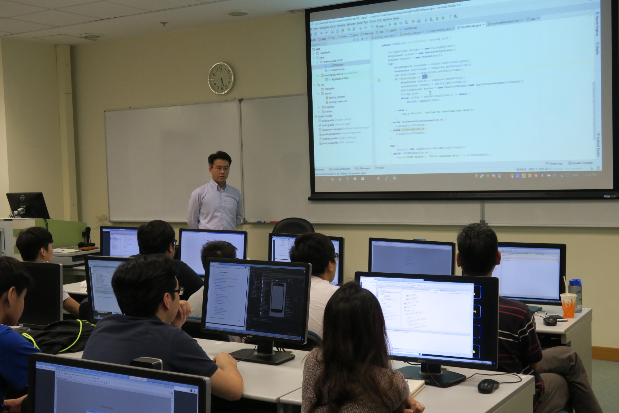 Mr. Yeung demonstrated the process of mobile app development.