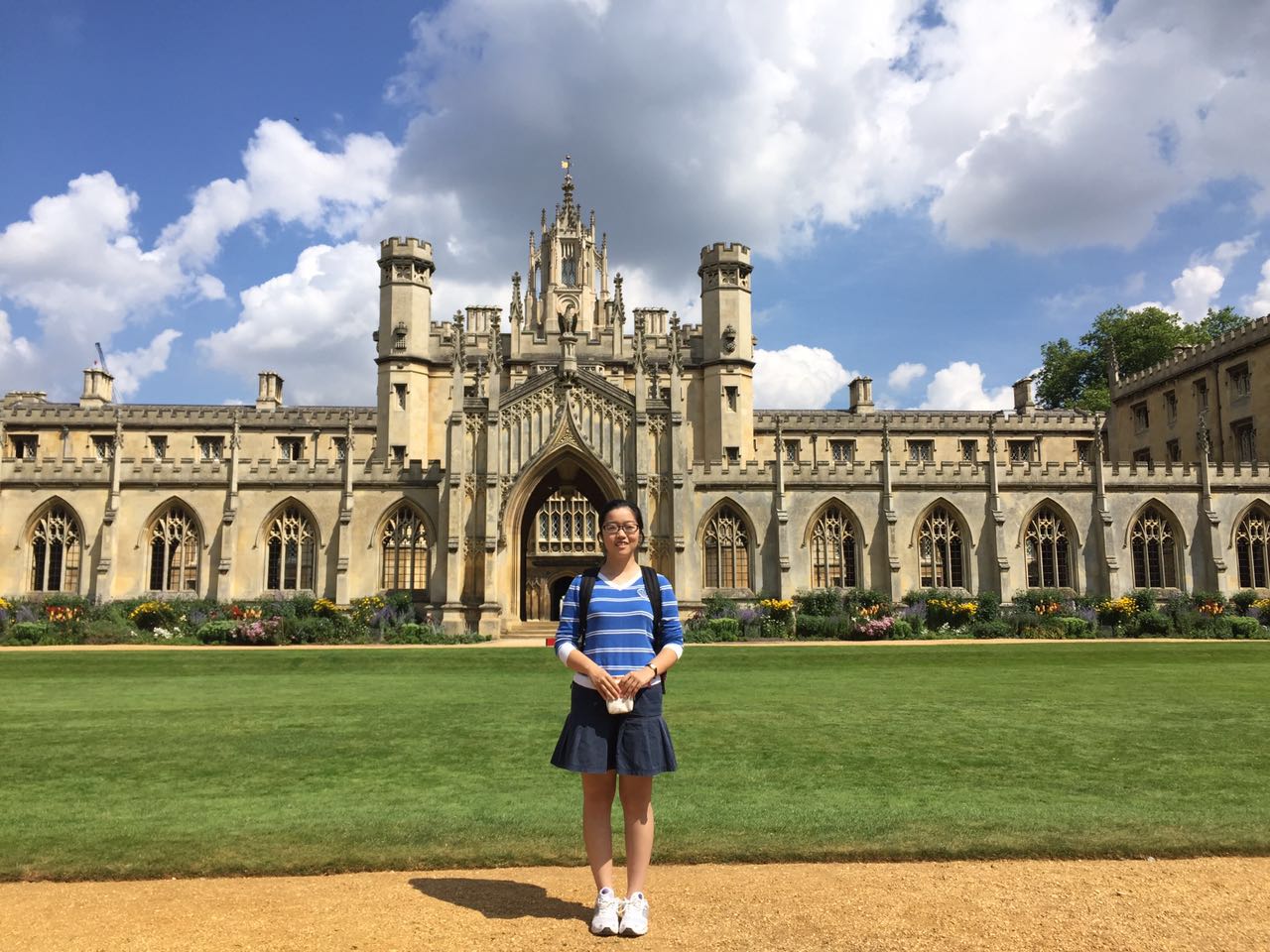 王玥同學在英國劍橋大學修讀暑期英國文學課程，感受當地的文藝氣息。