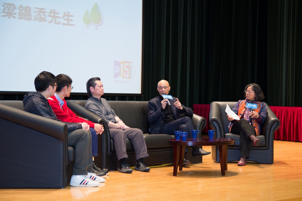 黄局长指出固体废物问题是香港社会面对的一个新挑战，喜见国际学院同学对此问题有深入了解。
