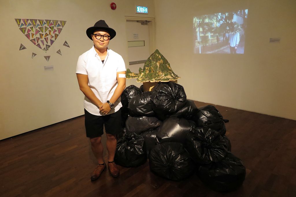 同學希望藉著作品向社區傳達不同的訊息，當中陸庭曦同學透過裝置藝術反思香港的環境綠化手法。