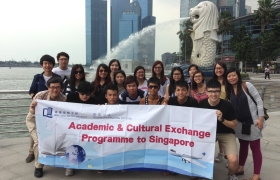 「新加坡學術及文化交流團」— 新加坡的多元文化，為同學提供了一個與各種文化背景的人互相交流的平台，亦令同學的英語水平有所提升。