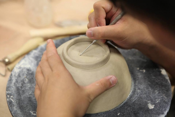 Visual Art students learned to use different media and materials to express their creative concepts, such as trying their hands at making a bowl with clay.
