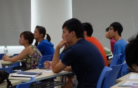 Students experienced the university life at UIC by attending lectures.