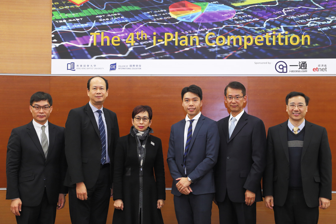 Dr. Liang Man-yu, Associate Head of CIE (2nd from the left), Ms. Salome See (3rd  from the left), Mr. William Lo (3rd from the right) and Mr. Michael Hung (2nd from the left) were impressed by the performance of the finalists.