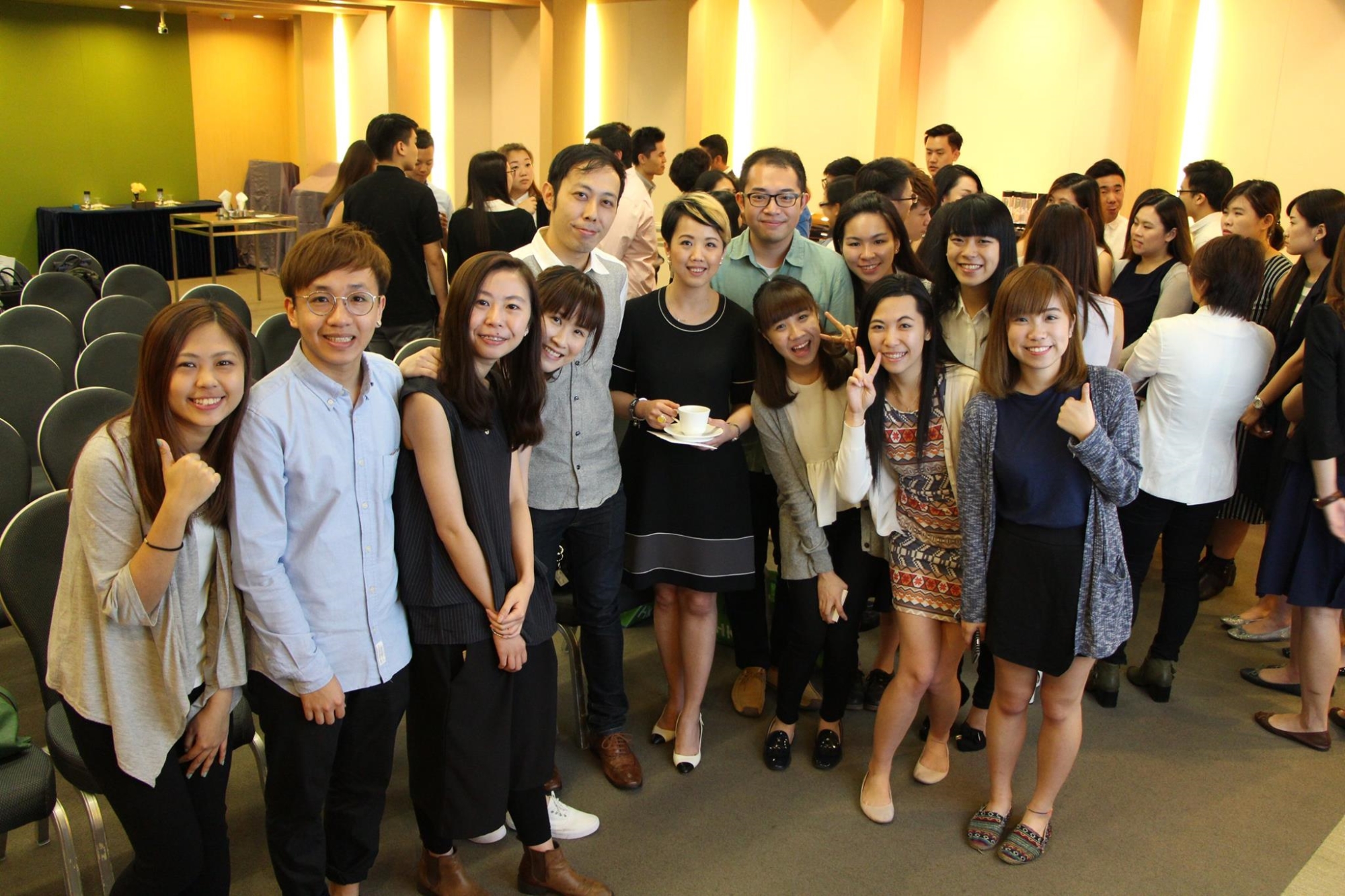 奥美广告（香港）有限公司营运总监廖颖琦小姐（中）赞赏年轻人创意无限，欢迎毕业生投身广告行业。