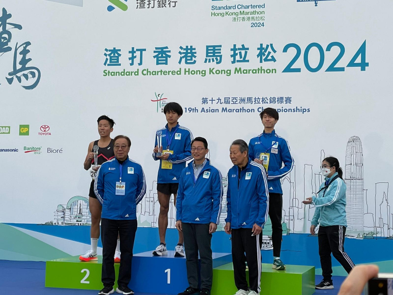 梁德洋同學於渣打香港馬拉松2024勇奪「十公里男子組」季軍