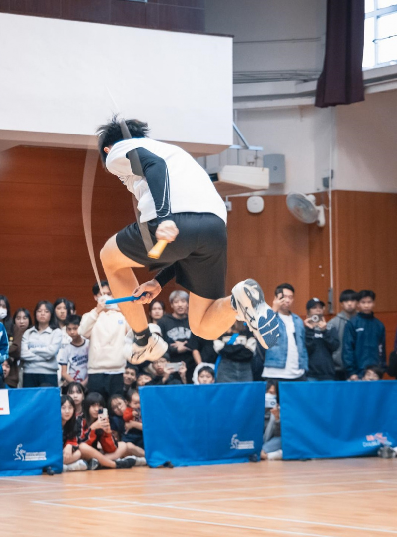 张咏霖同学参加全港精英跳绳比赛 2024创下个人总成绩亚军
