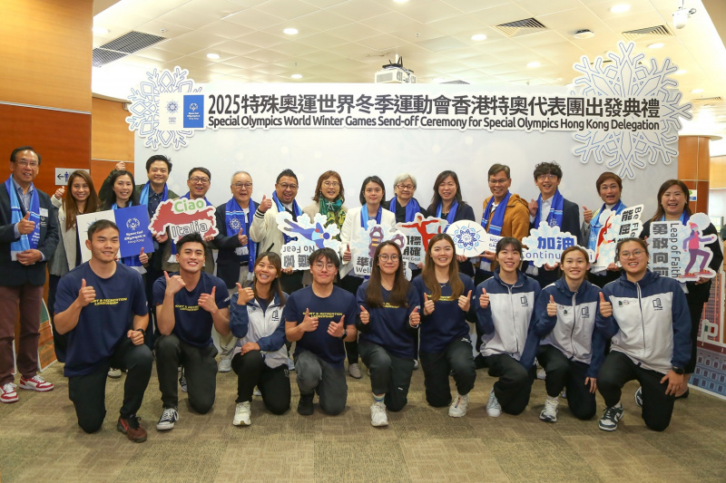 典禮選址石門校園進行，國際學院一眾師生為即將出戰的香港特奧運動員打氣。