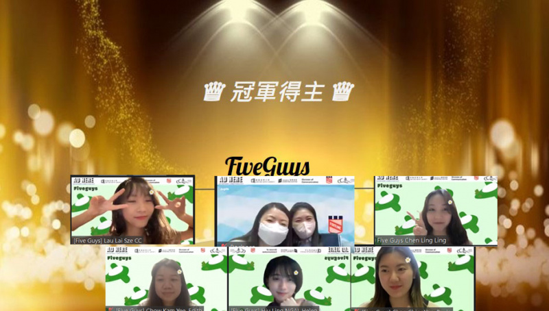 幸福醫藥有限公司助理總經理李淑瑩小姐及產品經理梁翠珊小姐（上排中間）頒發冠軍予 Five Guys隊伍。