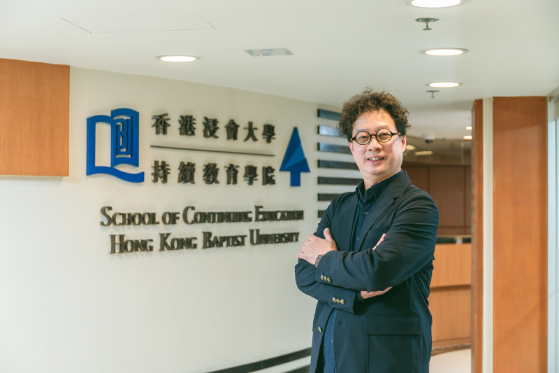 浸大国际学院商学部署理学部主管刘子基先生认为，旅游及款待业是以人为本的行业，涉及高程度的人与人之间接触，有意入行者需具备良好人际沟通能力、亲和力及热情等特质。