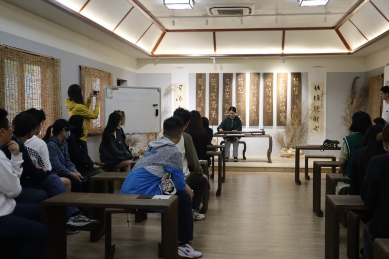 Communication students pay a visit to UIC in Zhuhai