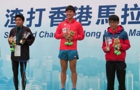 劉峻崚同學於2014香港馬拉松奪半馬青年挑戰組冠軍