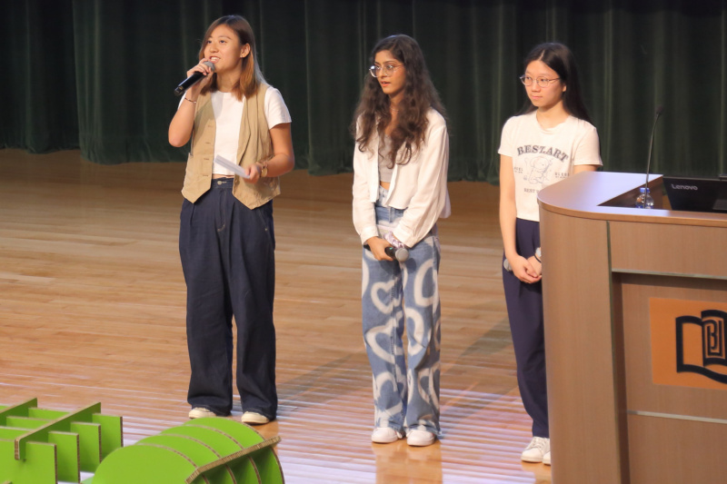 Senior students (from left) Gigi, Arooj, and Lavin shared with new students their journey of learning English at CIE. 