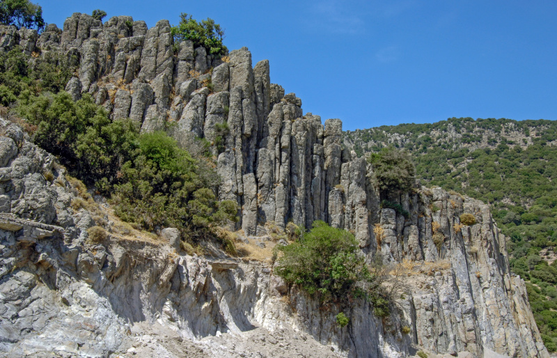 Lesvos has many interesting volcanic geosites such as volcanic domes and columnar lavas (see photos) which are witnesses of the intense volcanic activity (21.5 – 16.2 million years ago).  [Photo credit: Dr. Ilias Valiakos]