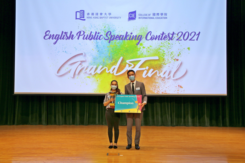 香港道教联合会圆玄学院第三中学的Janita Farooq同学最终夺得冠军奖项。