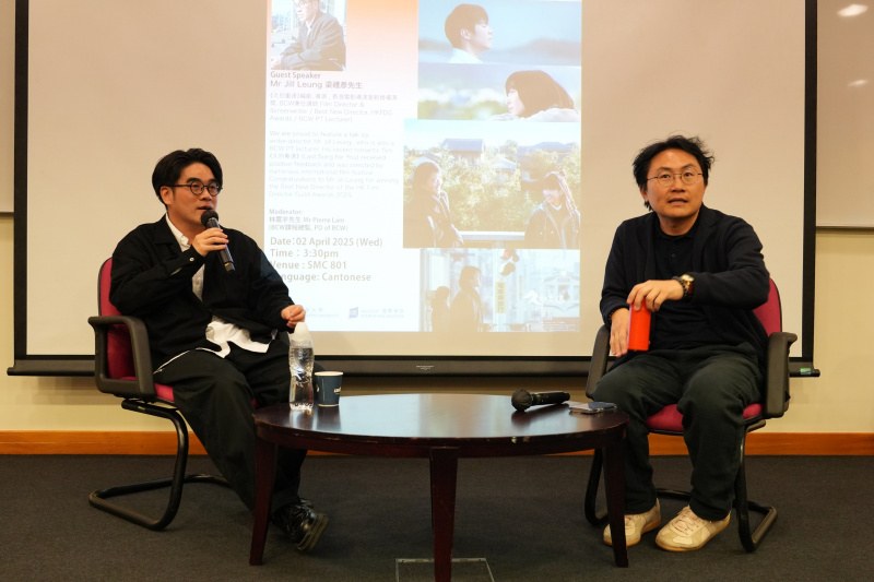 《久别重逢》编剧、导演兼新媒体及影视创意写作课程兼任讲师梁礼彦先生（左）鼓励同学要坚守信念，拍摄自己有兴趣的题材。讲座由课程总监林震宇先生主持。