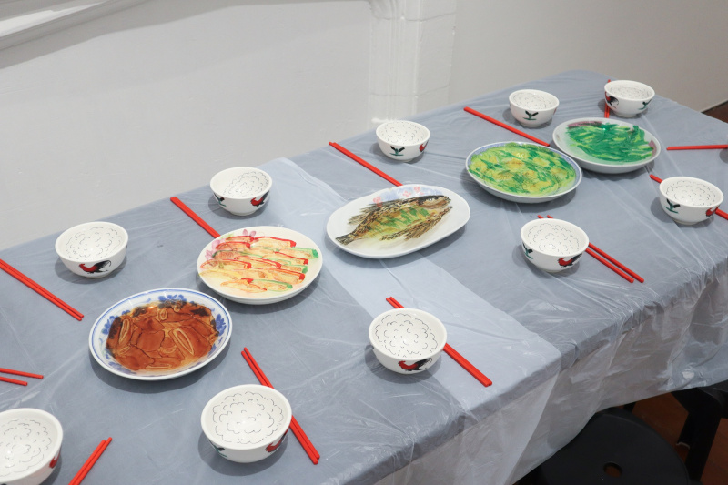 Tsang Hui Yi recreated the scene of family dinner at home and reflected that people should never take family meal time for granted.  